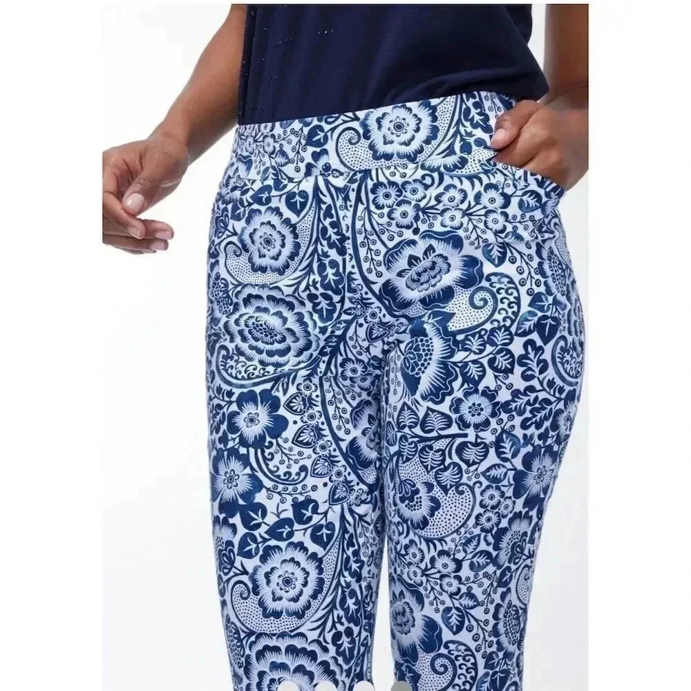Chico's Women's Petite Paisley‎ Cropped Pants Blue Size 00P(Chicos) or 2P